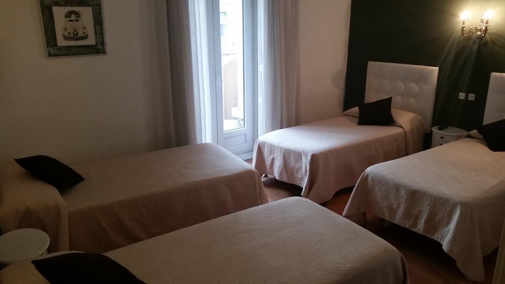 Hostal Montecarlo - Madrid — Photos 3